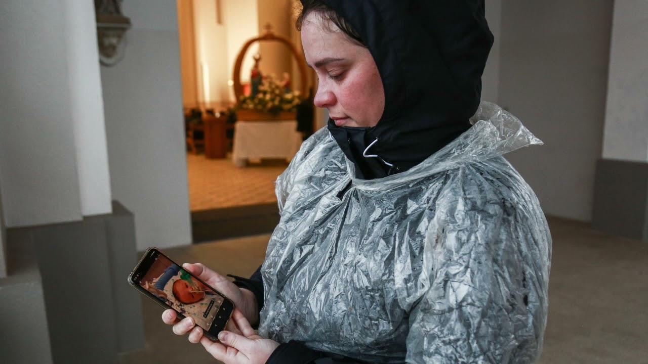Muitos romeiros fizeram o caminho com frio e chuva, para pedir suas graças ou agradecer.