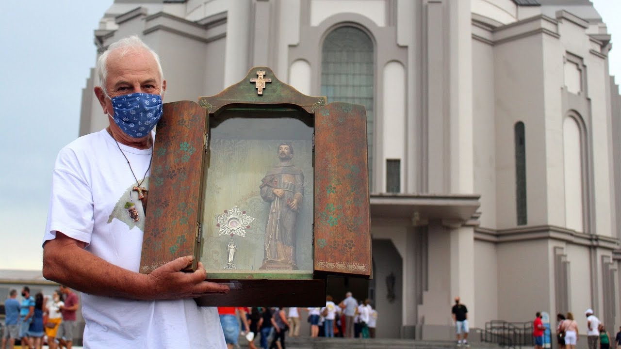 Santuário de Caravaggio recebe relíquia e imagem peregrina de São Francisco de Assis
