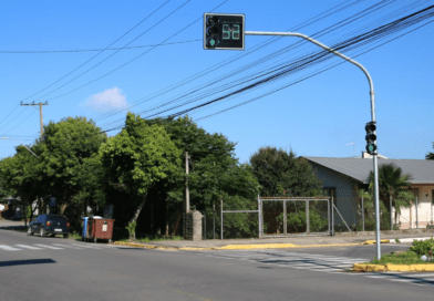 Trânsito: motoristas precisam estar atentos para novo conjunto semafórico na Avenida Armando Antonello