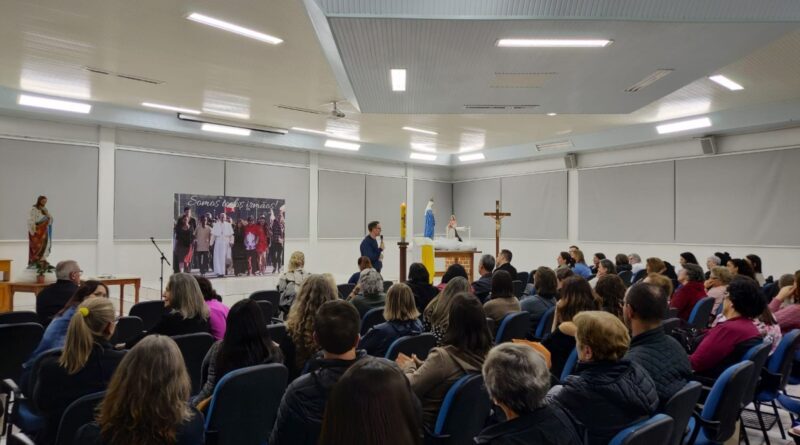 Comissão de Iniciação à Vida Cristã da Diocese de Caxias reúne catequistas da Região Pastoral de Farroupilha