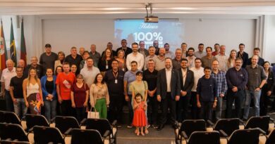 Prefeito Jonas anuncia 100% de ruas pavimentadas nos Bairros Industrial e Primeiro de Maio