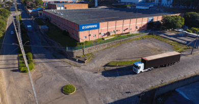 Prefeito Jonas Tomazini assina ordem de início das obras de asfaltamento da Avenida das Indústrias