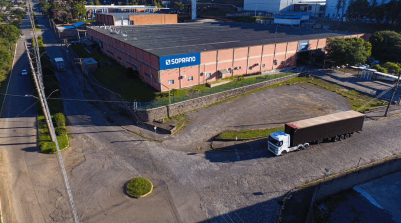 Prefeito Jonas Tomazini assina ordem de início das obras de asfaltamento da Avenida das Indústrias