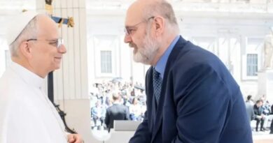 Programa Razões da Fé convida o jornalista Silvonei José e aborda o 1º ano de pontificado o Papa Leão XIV