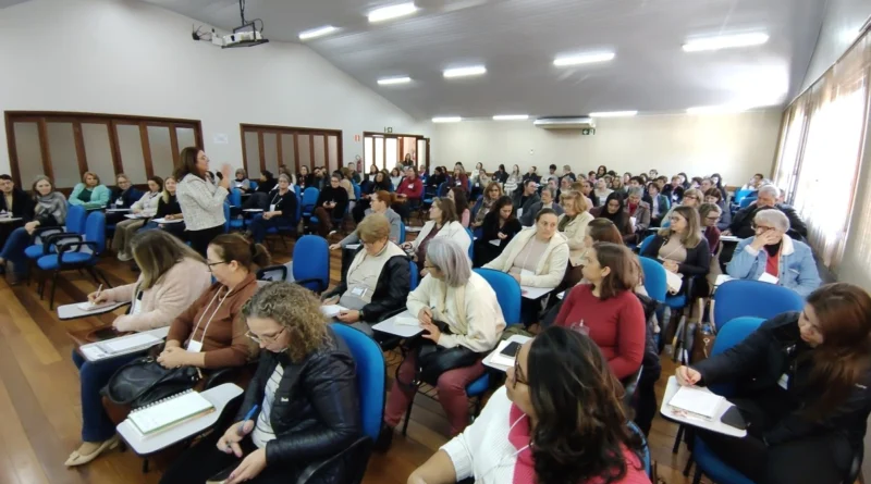Explicação sobre o protocolo de conduta em relação a menores e vulneráveis marca encontro de coordenações de Catequese da Diocese de Caxias Explicação sobre o protocolo de conduta em relação a menores e vulneráveis marca encontro de coordenações de Catequese da Diocese de Caxias