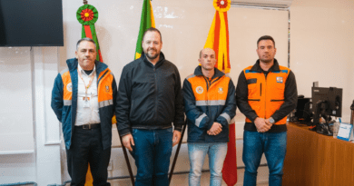 Defesa Civil de Farroupilha recebe equipes do Estado para reunião sobre prevenção e resposta a desastres climáticos