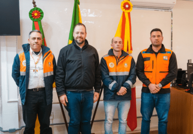 Defesa Civil de Farroupilha recebe equipes do Estado para reunião sobre prevenção e resposta a desastres climáticos