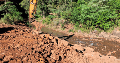 Prefeitura avança com as obras de recuperação do leito do Arroio Ventoso em Linha Muller Prefeitura avança com as obras de recuperação do leito do Arroio Ventoso em Linha Muller
