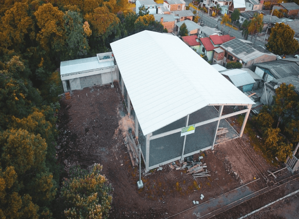 Construção da quadra poliesportiva no Primeiro de Maio segue avançando em Farroupilha