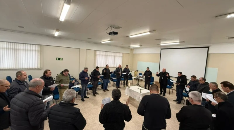 Candidatos ao diaconato permanente da Escola São Filipe realizam profissão de fé e juramento de fidelidade Candidatos ao diaconato permanente da Escola São Filipe realizam profissão de fé e juramento de fidelidade