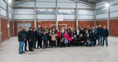 Prefeitura de Farroupilha entrega obras de fechamento da quadra da Escola Maria Bez Chiele, em Linha Caçador Prefeitura de Farroupilha entrega obras de fechamento da quadra da Escola Maria Bez Chiele, em Linha Caçador