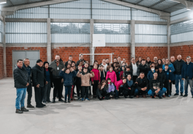 Prefeitura de Farroupilha entrega obras de fechamento da quadra da Escola Maria Bez Chiele, em Linha Caçador Prefeitura de Farroupilha entrega obras de fechamento da quadra da Escola Maria Bez Chiele, em Linha Caçador
