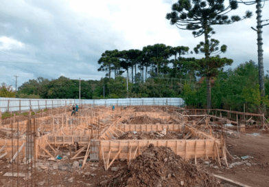 Obras da nova escola no bairro América avançam em Farroupilha Obras da nova escola no bairro América avançam em Farroupilha