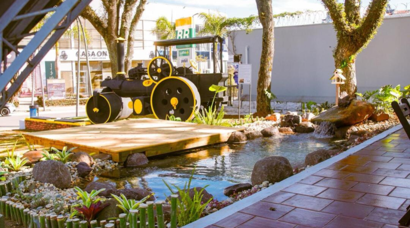 Novo Centro de Atendimento ao Turista na Praça Flores da Cunha é entregue para a comunidade