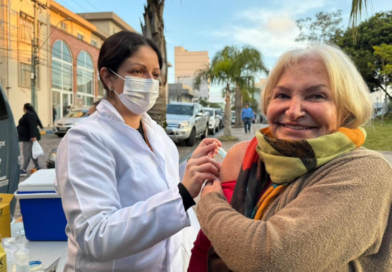 Campanha Na Rua Contra a Gripe já aplicou mais de 1,5 mil vacinas e segue nesta semana Campanha Na Rua Contra a Gripe já aplicou mais de 1,5 mil vacinas e segue nesta semana