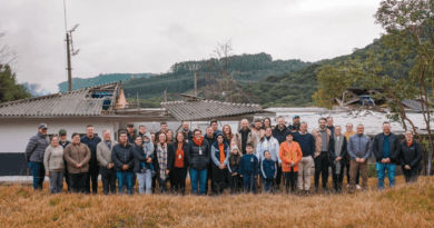 Prefeitura de Farroupilha assina ordem de início para reconstrução da Escola José Chesini, em Vila Rica Prefeitura de Farroupilha assina ordem de início para reconstrução da Escola José Chesini, em Vila Rica