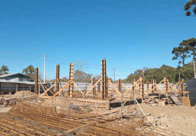Construção da nova escola no bairro América de turno integral avança em Farroupilha Construção da nova escola no bairro América de turno integral avança em Farroupilha