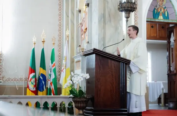 Stefano Fagundes Petroli é ordenado diácono em Nova Prata Stefano Fagundes Petroli é ordenado diácono em Nova Prata