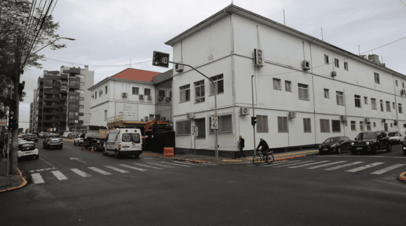 Rua Tiradentes terá bloqueio total de trânsito a partir desta terça-feira devido a obras no Hospital São Carlos