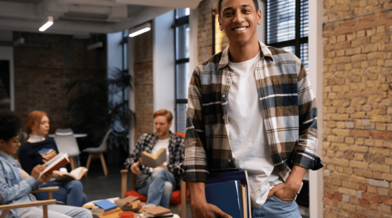 Prefeitura abre inscrições para curso gratuito voltado a jovens que buscam o primeiro emprego Prefeitura abre inscrições para curso gratuito voltado a jovens que buscam o primeiro emprego