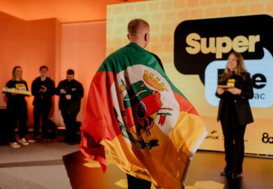 Emoção no palco: Super Bee do Senac-RS reúne estudantes em disputas de soletração e oratória em inglês Emoção no palco: Super Bee do Senac-RS reúne estudantes em disputas de soletração e oratória em inglês