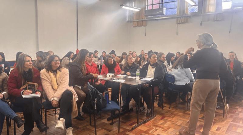 Formação para professores da rede municipal fortalece práticas pedagógicas no Ensino Fundamental em Farroupilha