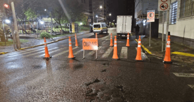 Trânsito na Rua Tiradentes é liberado no centro de Farroupilha Trânsito na Rua Tiradentes é liberado no centro de Farroupilha