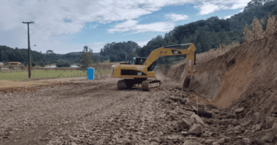Obras de pavimentação da Avenida Perimetral Oeste, em São Luiz, seguem avançando Obras de pavimentação da Avenida Perimetral Oeste, em São Luiz, seguem avançando