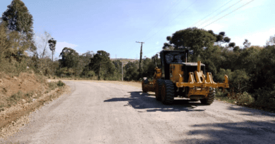Prefeitura avança com as obras de asfaltamento da Estrada Luiz Carlos Pasa no bairro Centenário Prefeitura avança com as obras de asfaltamento da Estrada Luiz Carlos Pasa no bairro Centenário