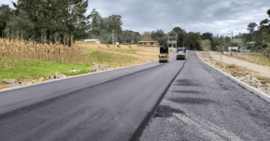 Avenida Perimetral Oeste, em São Luiz, começa a receber a pavimentação asfáltica Avenida Perimetral Oeste, em São Luiz, começa a receber a pavimentação asfáltica