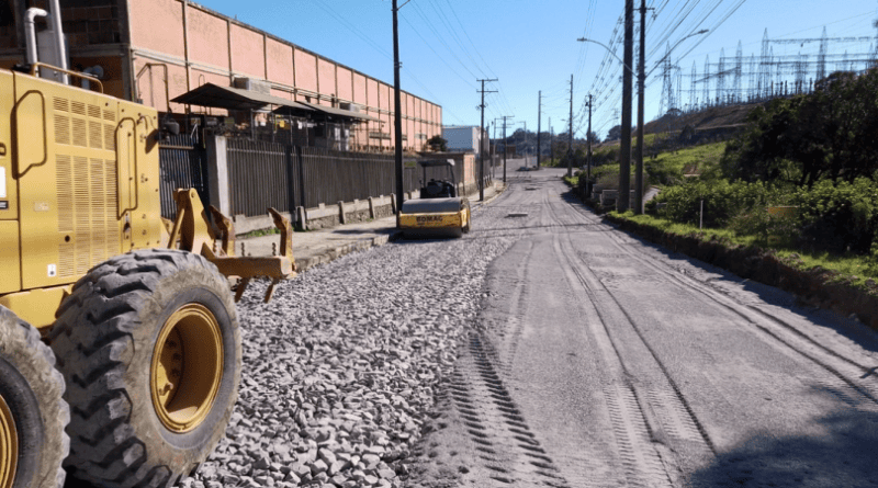 Prefeitura de Farroupilha segue avançando com as obras de pavimentação da Avenida das Indústrias Prefeitura de Farroupilha segue avançando com as obras de pavimentação da Avenida das Indústrias