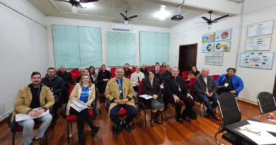 Comissão de Cultura e Educação promove encontro de diretores, pastoralistas e sacerdotes com Dom José Gislon