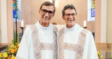 Manoel Dresch e Volmir Pagliarini são ordenados diáconos permanentes por Dom José Gislon, em Carlos Barbosa
