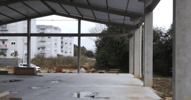 Obras da nova quadra poliesportiva do bairro Primeiro de Maio seguem avançando Obras da nova quadra poliesportiva do bairro Primeiro de Maio seguem avançando