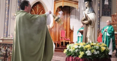 Primeira noite do Tríduo da Festa de Santa Teresa 2026 conta com a participação dos seminaristas da Diocese de Caxias do Sul