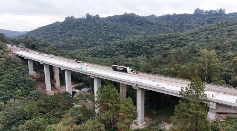 CSG finalizou içamento de vigas no viaduto do bairro Nossa Senhora da Saúde, em Caxias do Sul CSG finalizou içamento de vigas no viaduto do bairro Nossa Senhora da Saúde, em Caxias do Sul