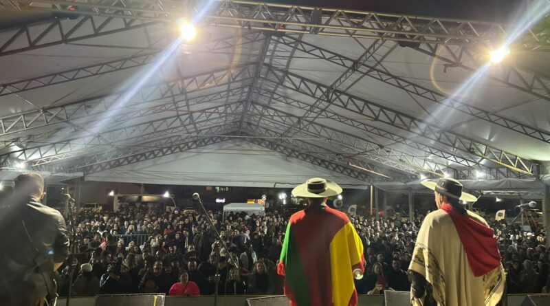 Festejos Farroupilhas movimenta o Largo Carlos Fetter no primeiro fim de semana de evento