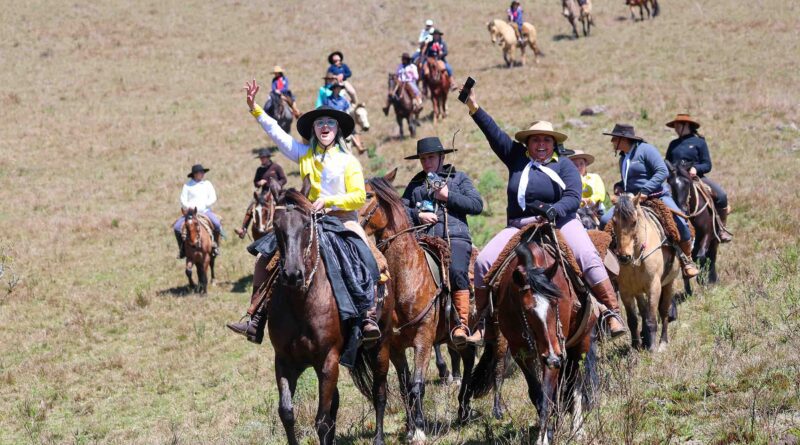 Cavalgada de Prendas pioneira no Brasil espera receber 600 mulheres em Cambará do Sul