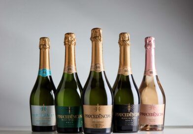 Vinícola Aurora projeta alta de 10% nas vendas de espumantes no fim do ano e leva novidades à ProWine Vinícola Aurora projeta alta de 10% nas vendas de espumantes no fim do ano e leva novidades à ProWine