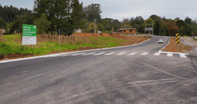 Prefeitura de Farroupilha entrega obras de asfaltamento de trecho da Perimetral Oeste, em São Luiz