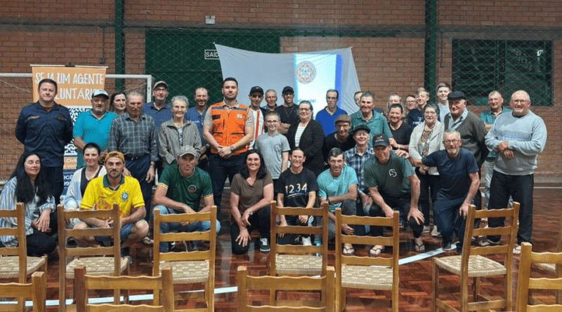 Defesa Civil Municipal e Corpo de Bombeiros realizam capacitação com moradores de comunidades do 4º Distrito para casos de riscos Defesa Civil Municipal e Corpo de Bombeiros realizam capacitação com moradores de comunidades do 4º Distrito para casos de riscos