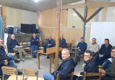 Diáconos permanentes da Diocese de Caxias do Sul realizam primeiro encontro do chamado “Corpo Diaconal” diocesano Diáconos permanentes da Diocese de Caxias do Sul realizam primeiro encontro do chamado “Corpo Diaconal” diocesano