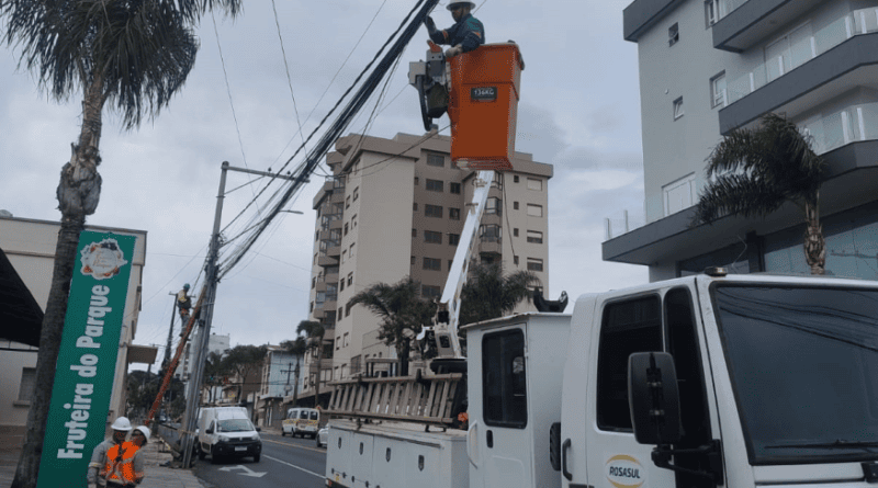 Ação de retirada de fios obsoletos ocorre nesta quinta-feira no centro de Farroupilha Ação de retirada de fios obsoletos ocorre nesta quinta-feira no centro de Farroupilha
