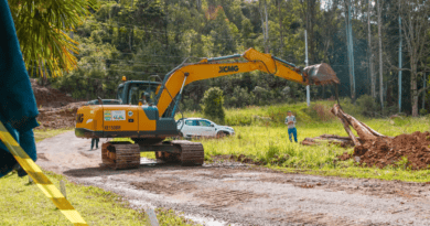 Prefeitura segue trabalhando na recuperação de vias do interior após as fortes chuvas em Farroupilha Prefeitura segue trabalhando na recuperação de vias do interior após as fortes chuvas em Farroupilha
