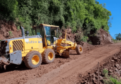 Obras de asfaltamento de trecho da FR-04, em Caravagetto avançam Obras de asfaltamento de trecho da FR-04, em Caravagetto avançam