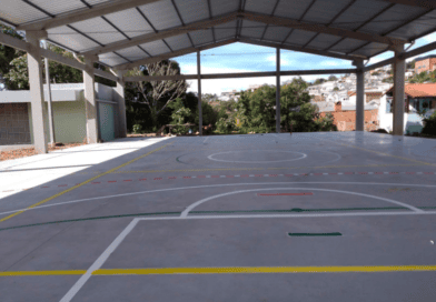 Obras da nova quadra poliesportiva do bairro Primeiro de Maio entram na fase final