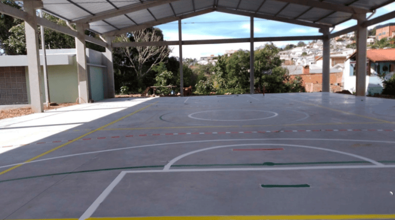 Obras da nova quadra poliesportiva do bairro Primeiro de Maio entram na fase final