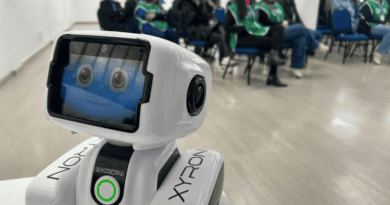 Robô Liro faz sua primeira participação em palestra de segurança no trânsito Robô Liro faz sua primeira participação em palestra de segurança no trânsito