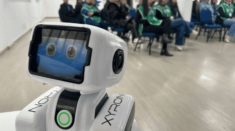 Robô Liro faz sua primeira participação em palestra de segurança no trânsito Robô Liro faz sua primeira participação em palestra de segurança no trânsito