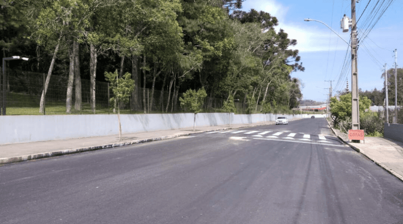 Obras de asfaltamento da Rua Raineri Petrini entram na fase final Obras de asfaltamento da Rua Raineri Petrini entram na fase final